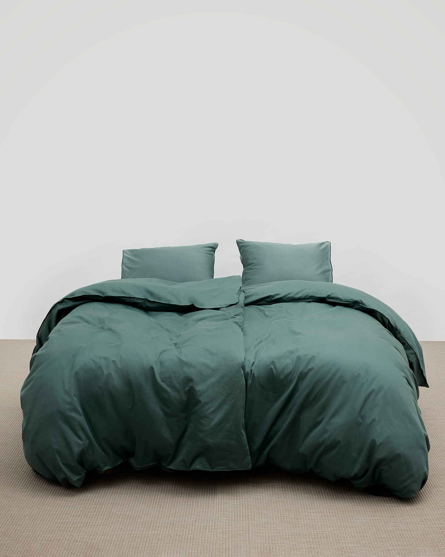 Påslakanset Strimma - Washed Bottle Green i gruppen Sängkläder / Påslakan hos A L V A (1021)