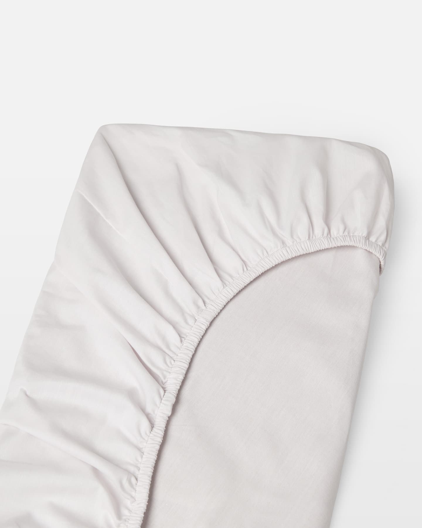 Dra-på-lakan Nejd - Pearl Grey - 180x200 | GOTS i gruppen Sängkläder / Underlakan hos A L V A (104343)