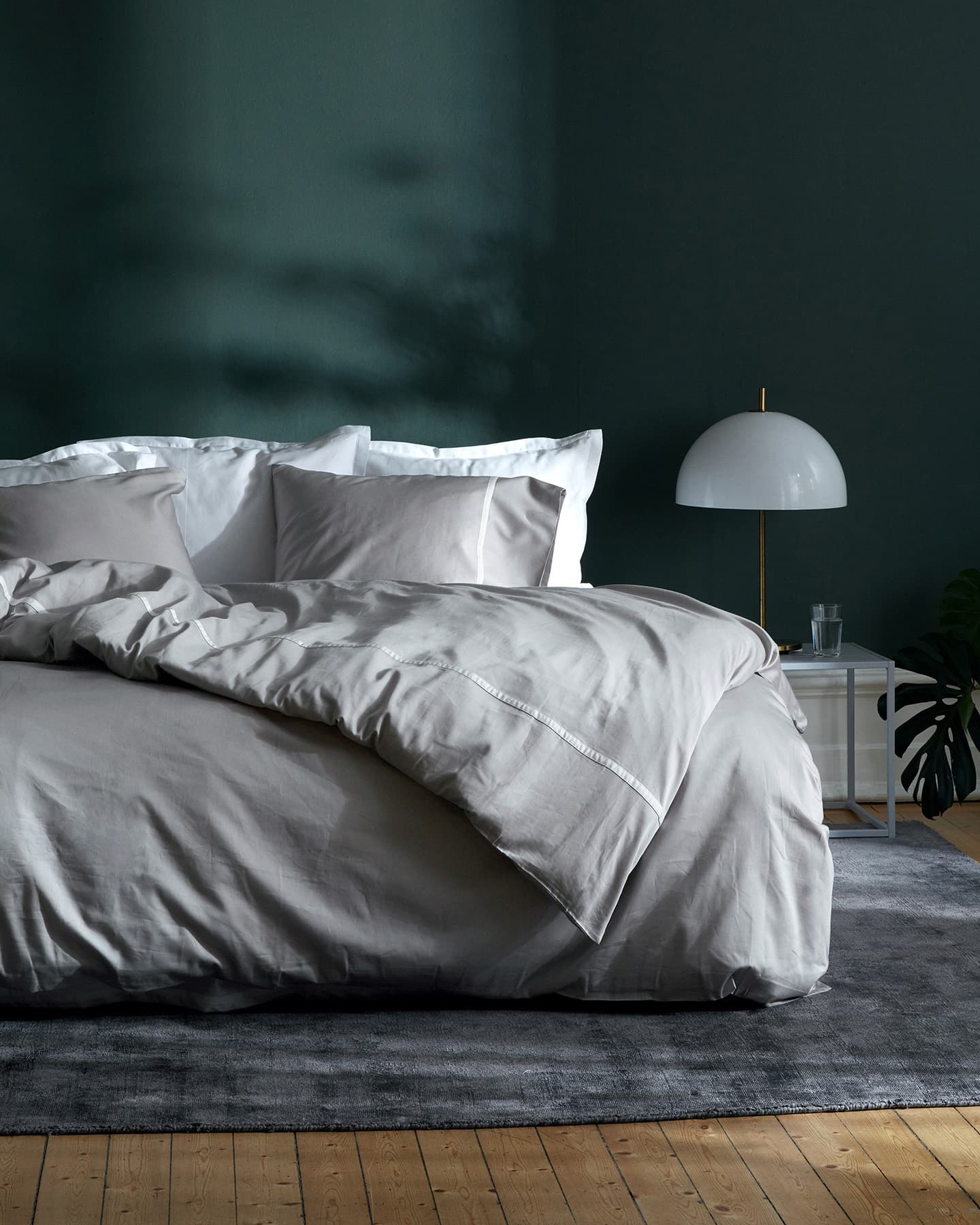 Två påslakan Gatt Concrete Grey + fyra örngott