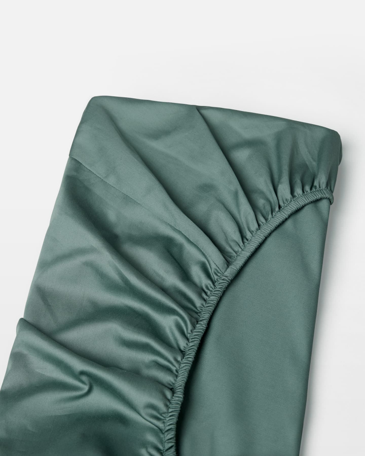 Dra-på-lakan Lind - Washed Bottle Green i gruppen Sängkläder / Underlakan hos A L V A (1136)