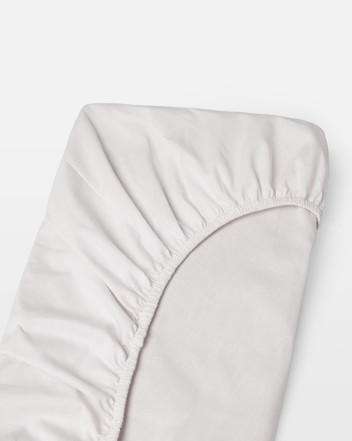 Dra-på-lakan Nejd Percale - Pearl Grey i gruppen Sängkläder / Underlakan hos A L V A (1138)