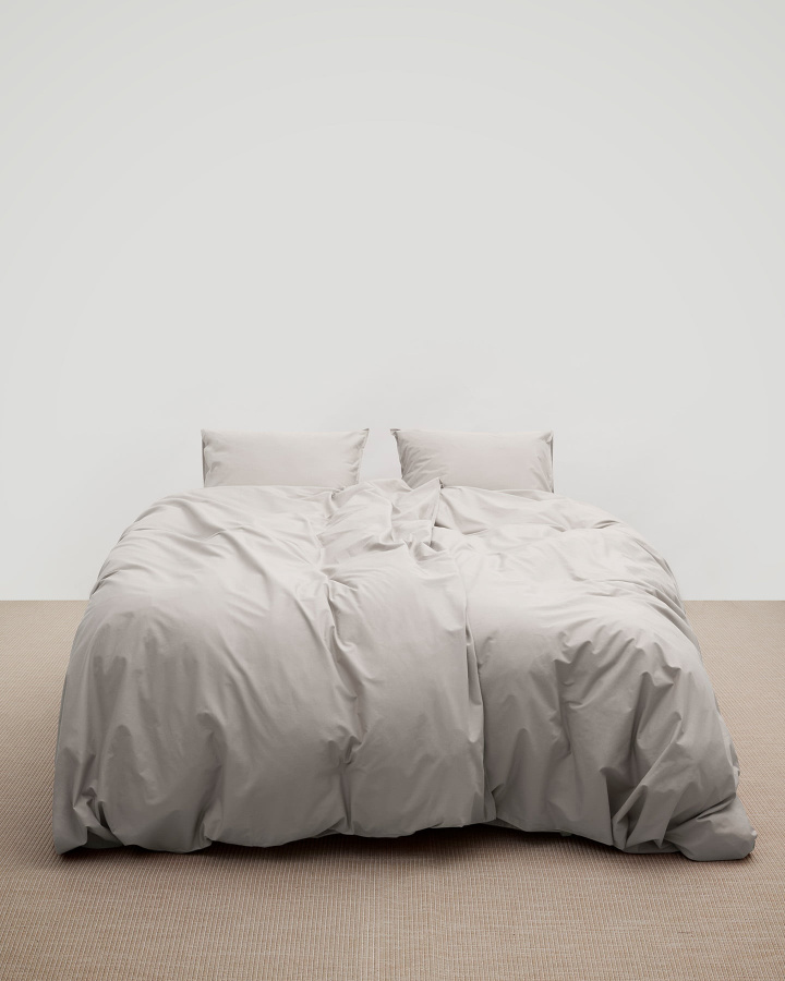 Påslakanset Nejd Percale - Khaki Grey i gruppen Sängkläder / Påslakan hos A L V A (1182)