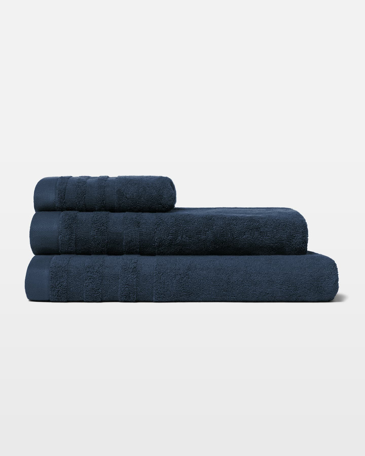 Handduk Essens - Midnight Blue i gruppen Badrum / Handdukar hos A L V A (1211)