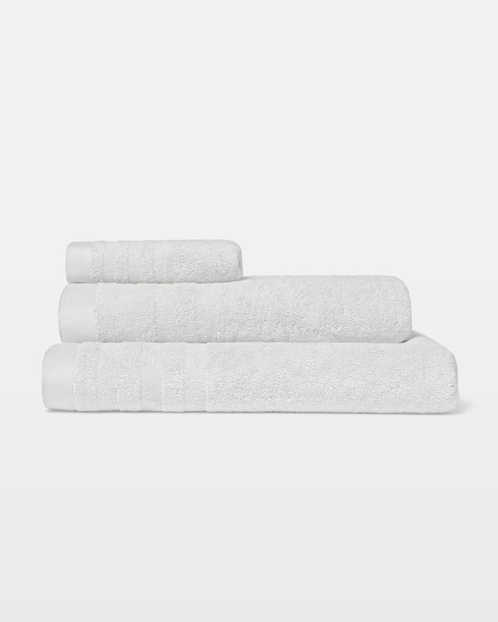 Handduk Essens - Cloud White i gruppen Badrum / Handdukar hos A L V A (1212)