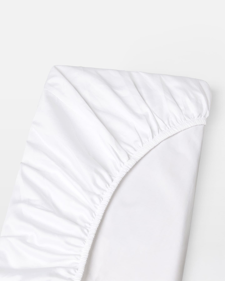 Dra-på-lakan Nejd Percale - Cloud White i gruppen Sängkläder / Underlakan hos A L V A (1255)