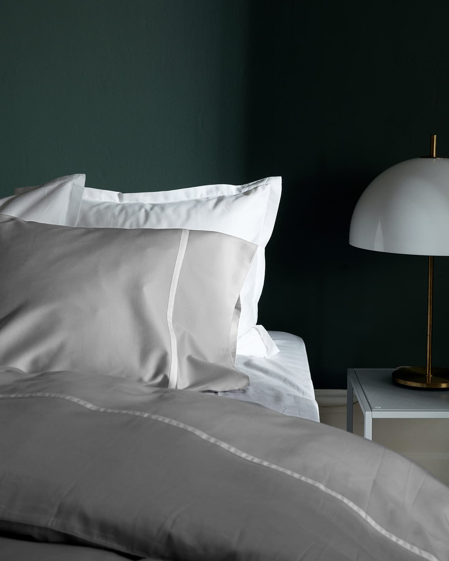 Två påslakan Gatt Concrete Grey + fyra örngott