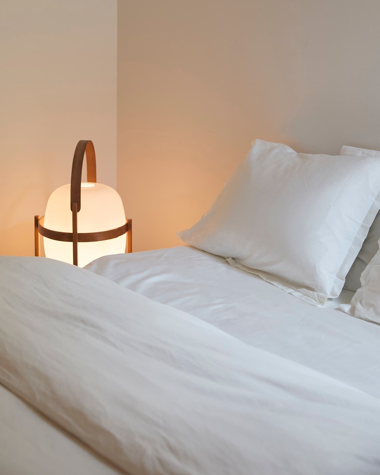 Två påslakan Vidd Cloud White + fyra örngott