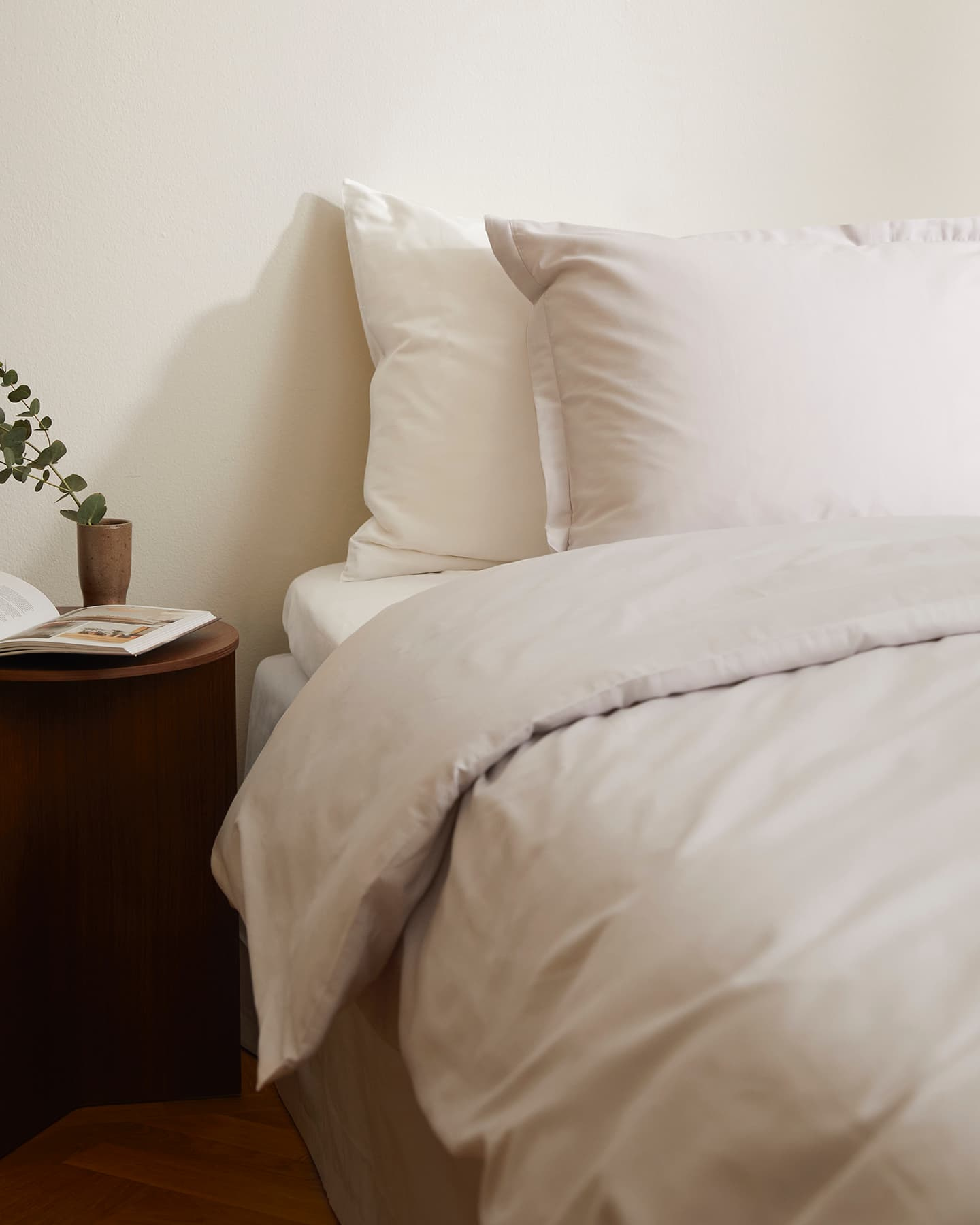 Två påslakan Vidd Pearl Grey + fyra örngott