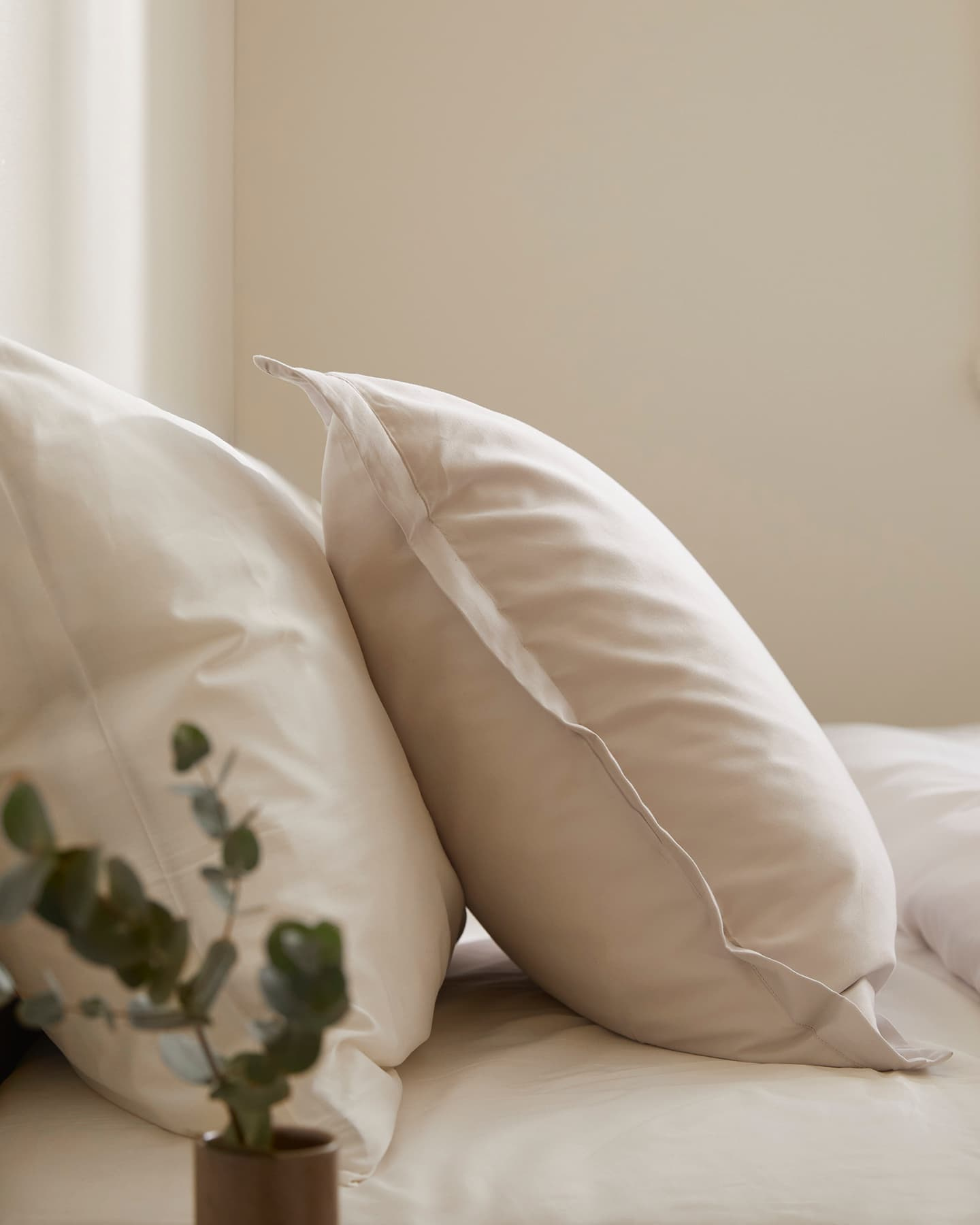 Två påslakan Vidd Pearl Grey + fyra örngott