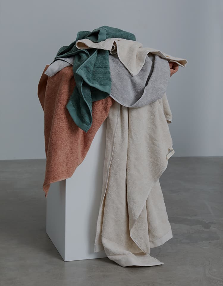 Sängkläder, handdukar, filtar, plädar i ekologisk bomull online. Köp sängkläder och handdukar från Alva